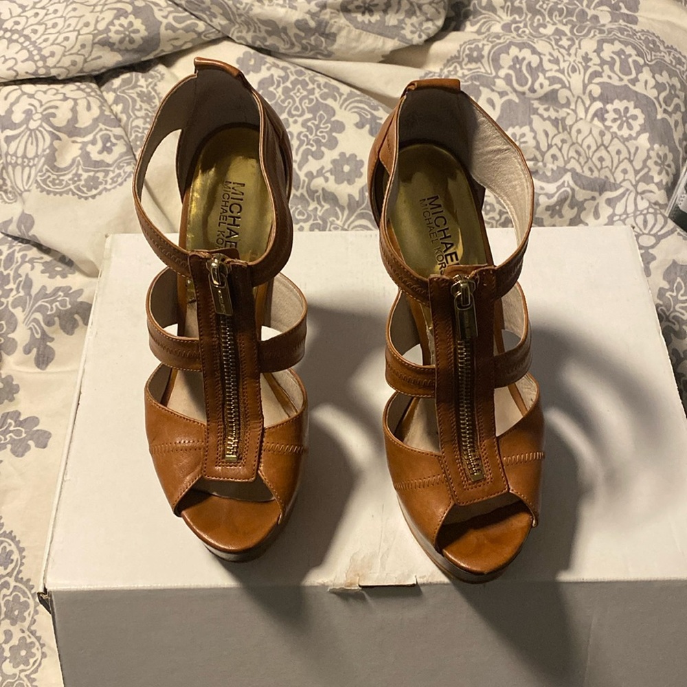 Michael kors tan heels